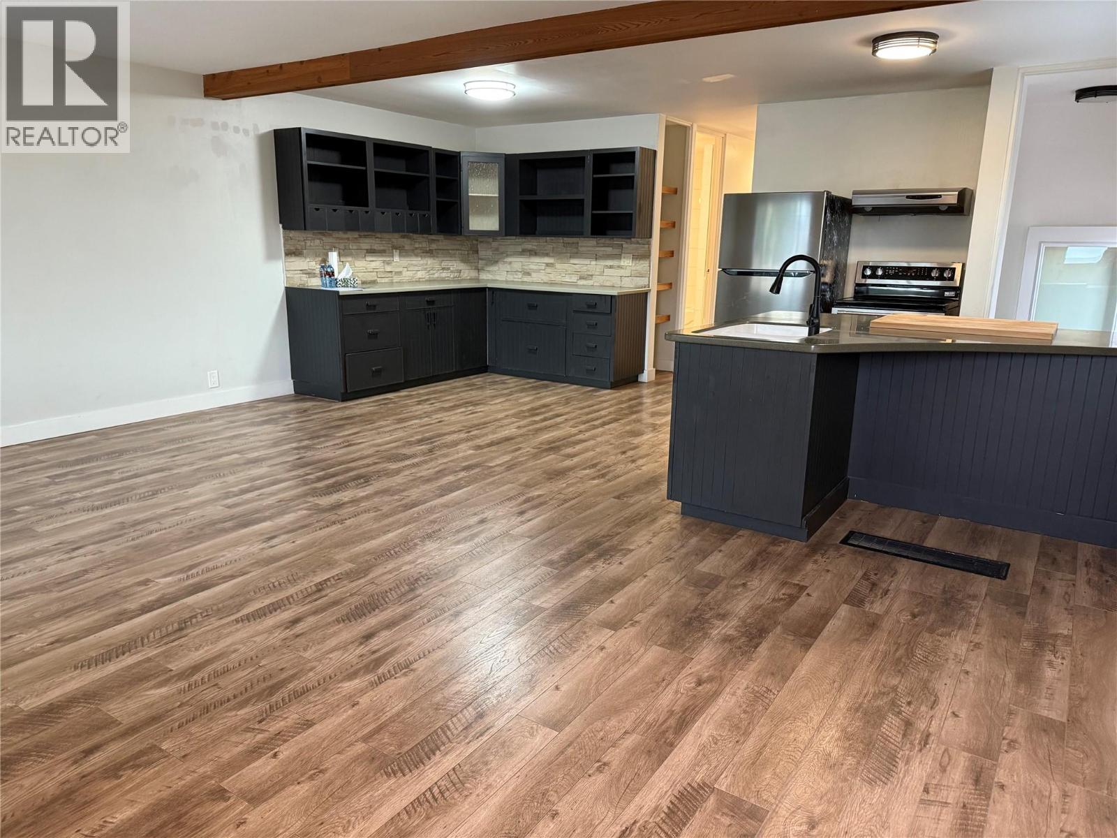  880 Hollydell Road, Kelowna