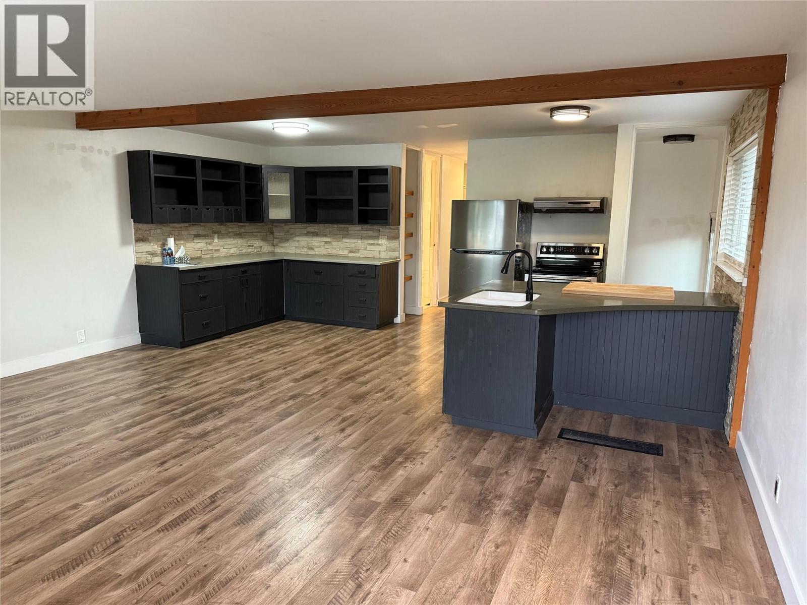  880 Hollydell Road, Kelowna