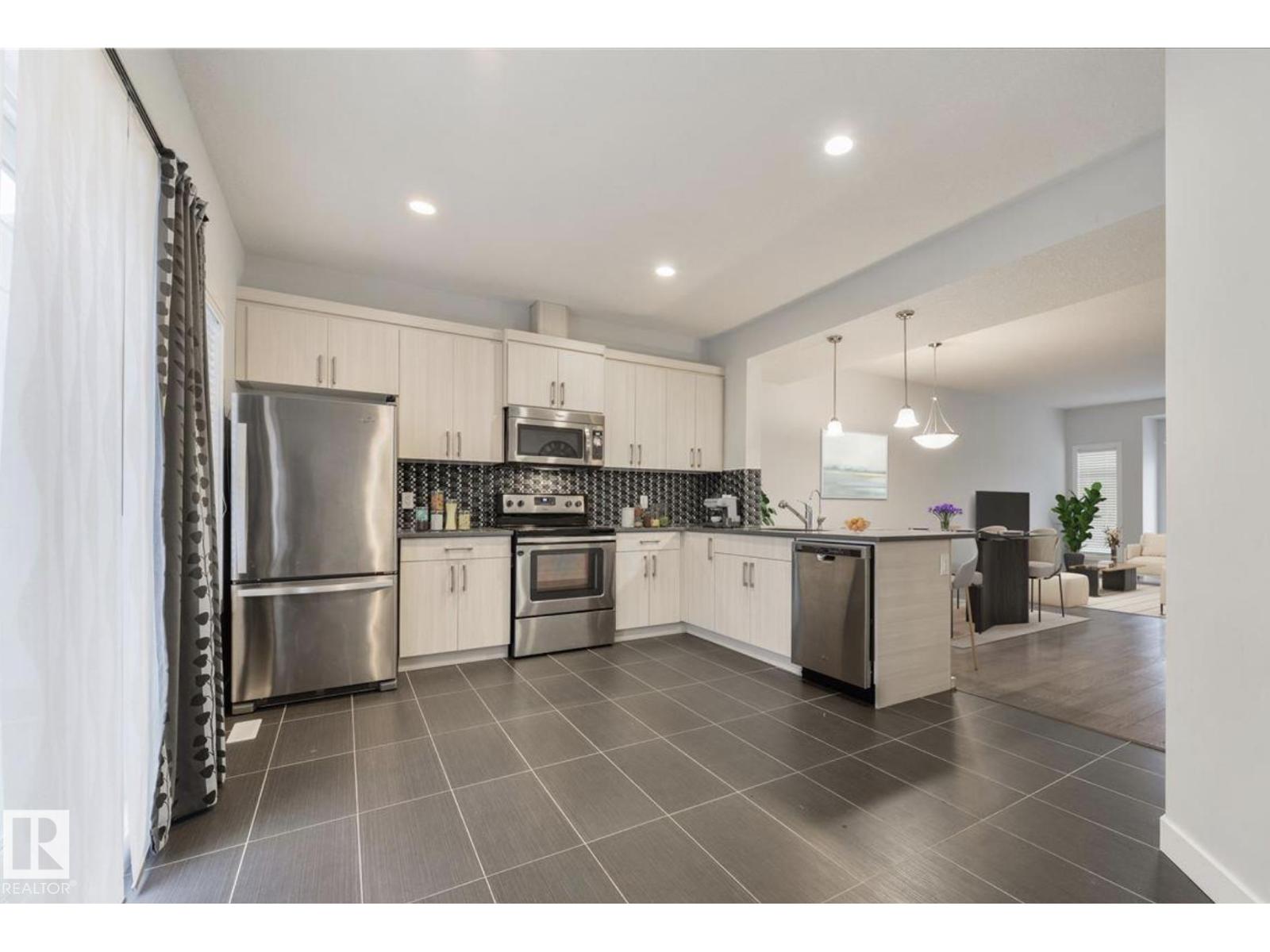 #35 723 172 ST SW, Edmonton