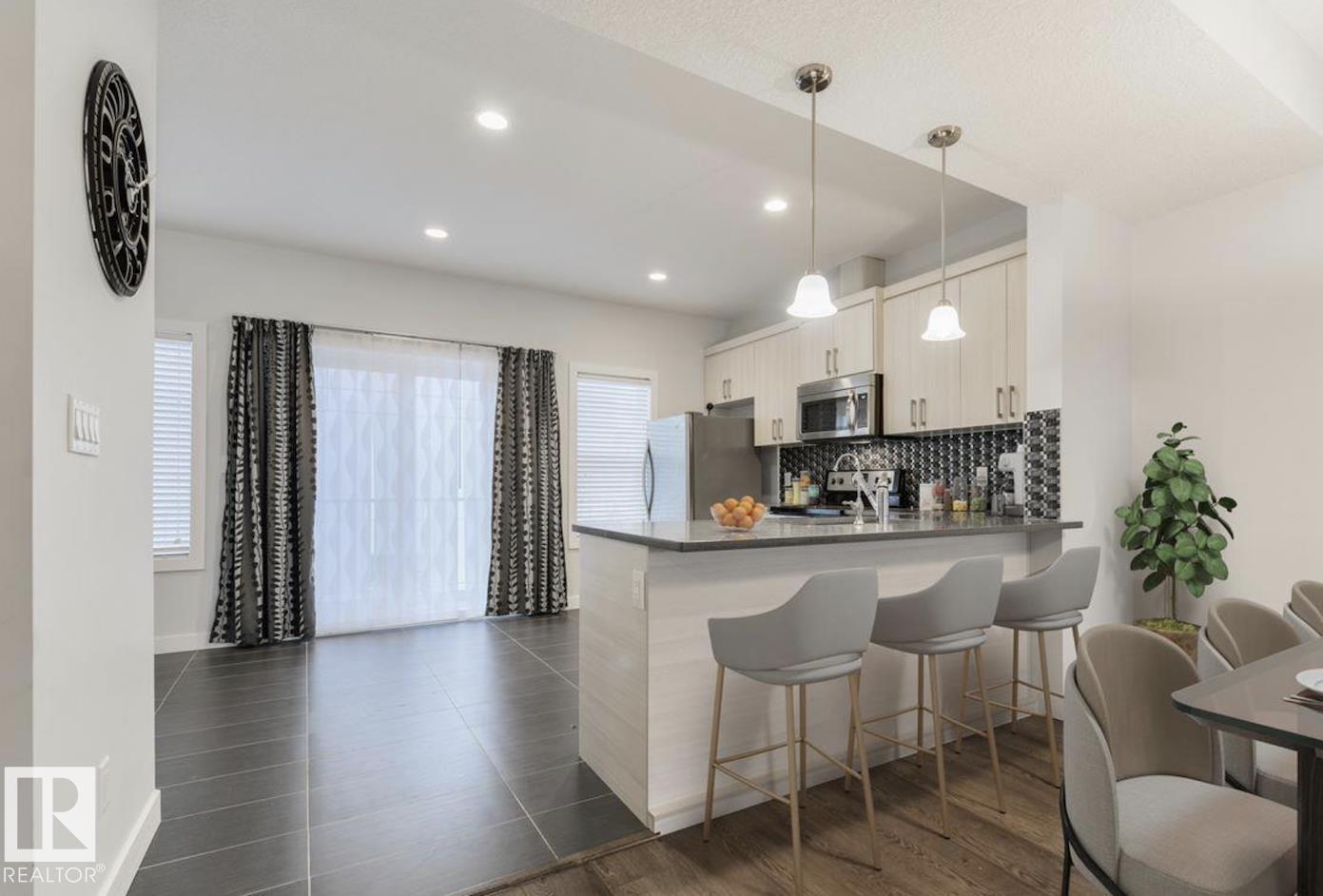 #35 723 172 ST SW, Edmonton