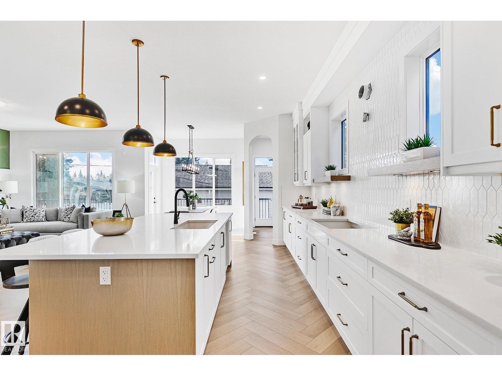 10404 70 ST NW, Edmonton