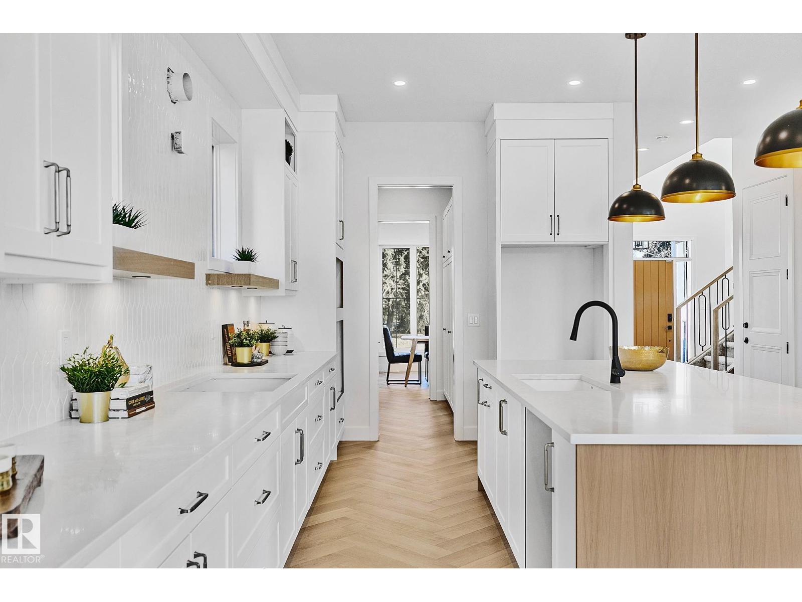 10404 70 ST NW, Edmonton