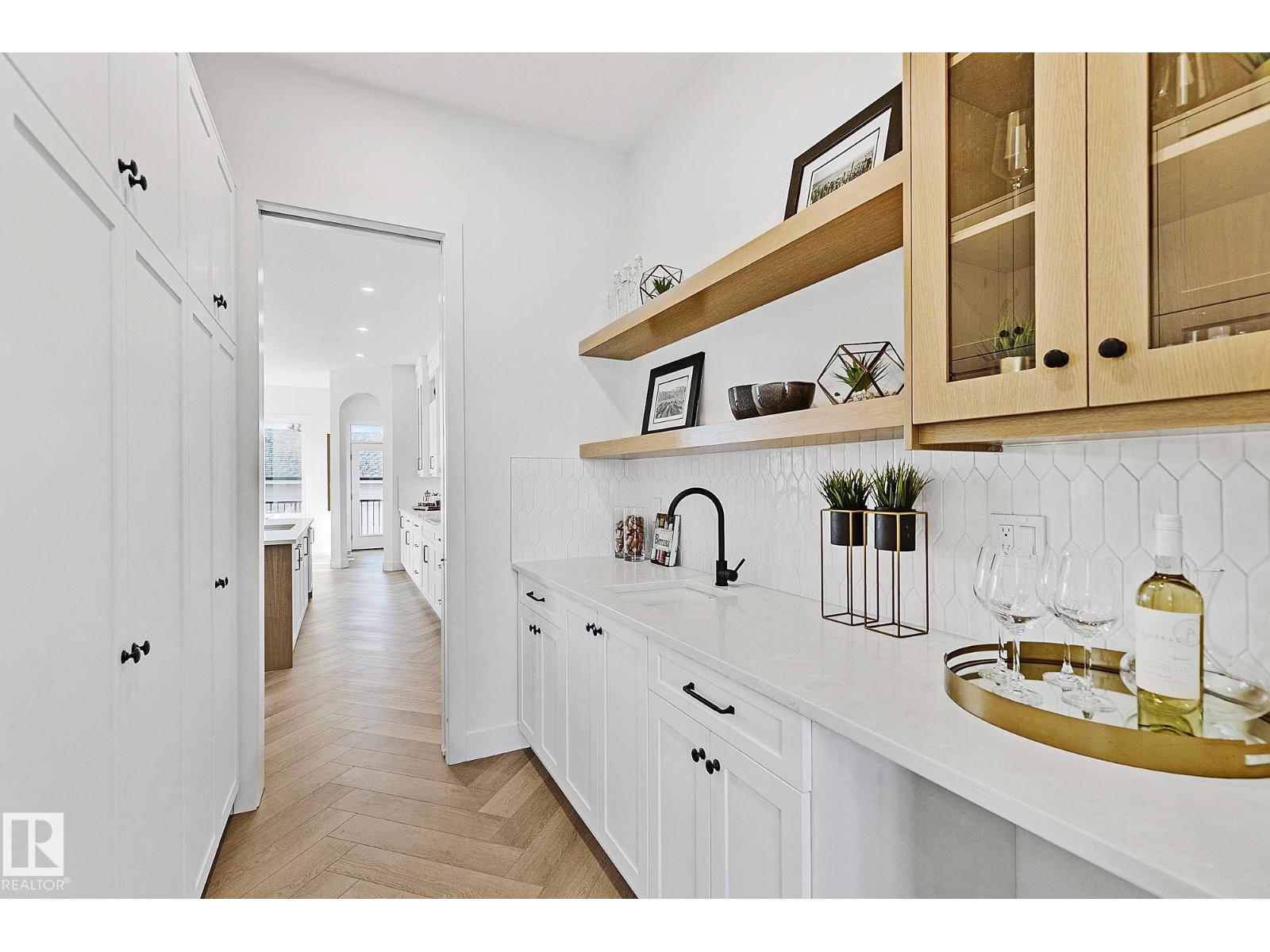 10404 70 ST NW, Edmonton