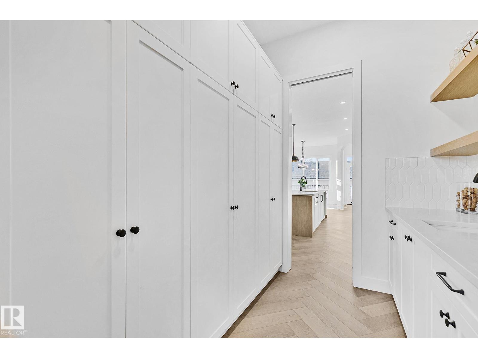 10404 70 ST NW, Edmonton