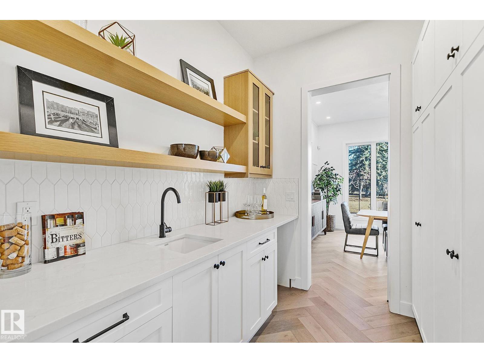 10404 70 ST NW, Edmonton