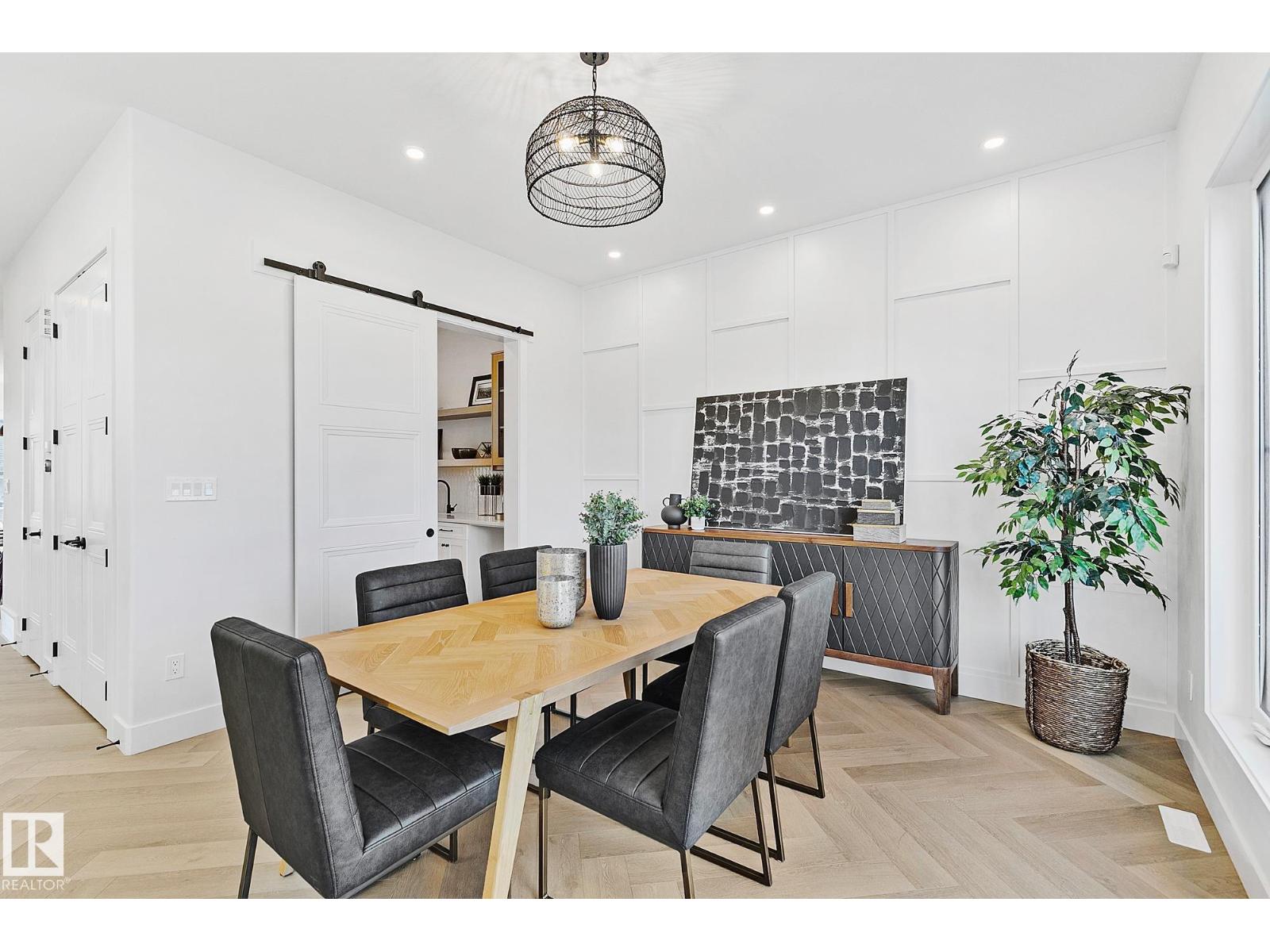 10404 70 ST NW, Edmonton