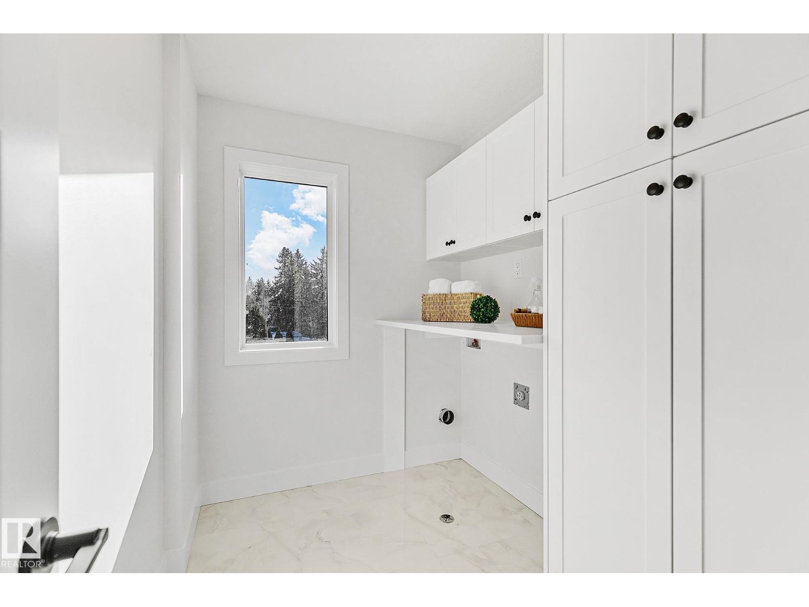 10404 70 ST NW, Edmonton