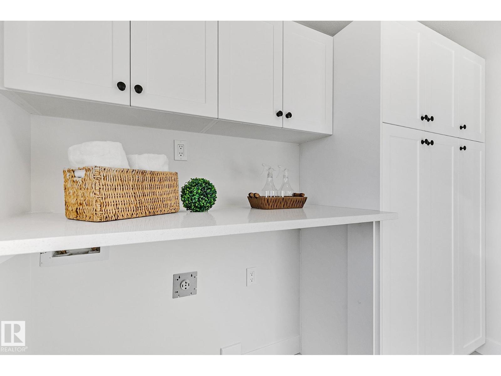 10404 70 ST NW, Edmonton