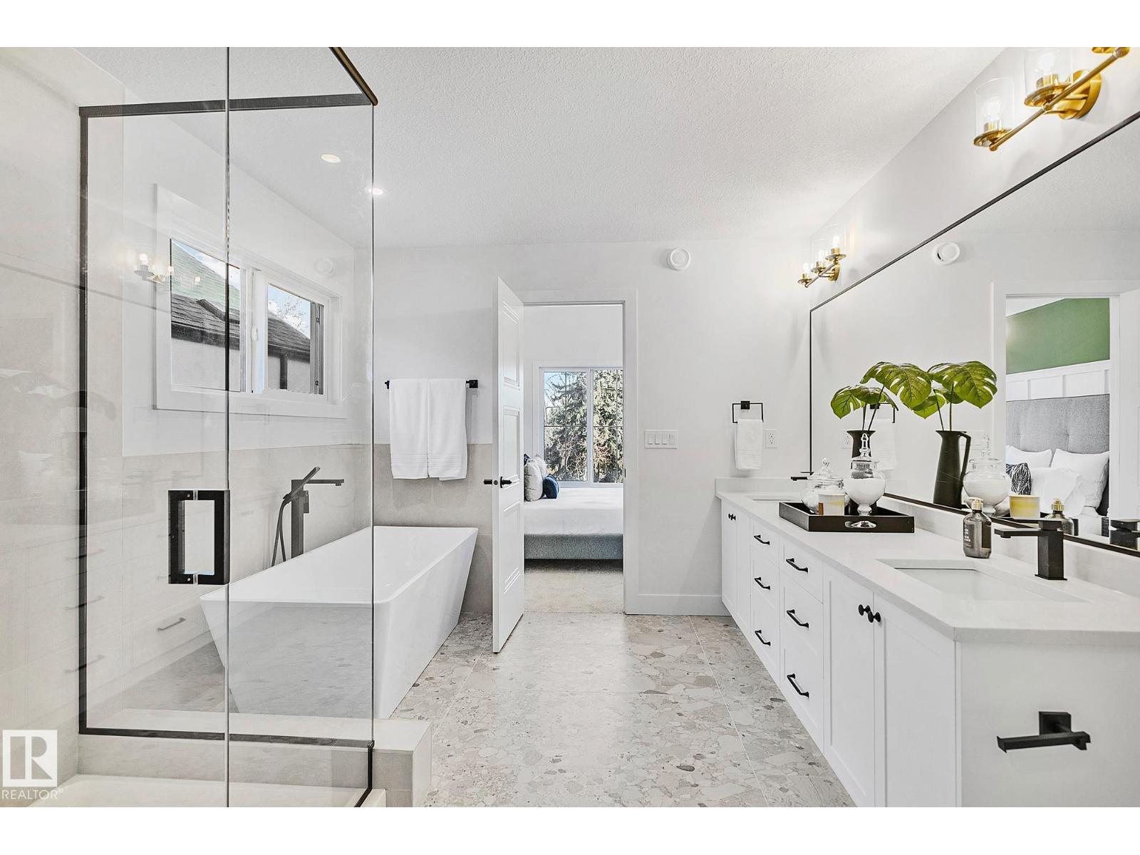 10404 70 ST NW, Edmonton