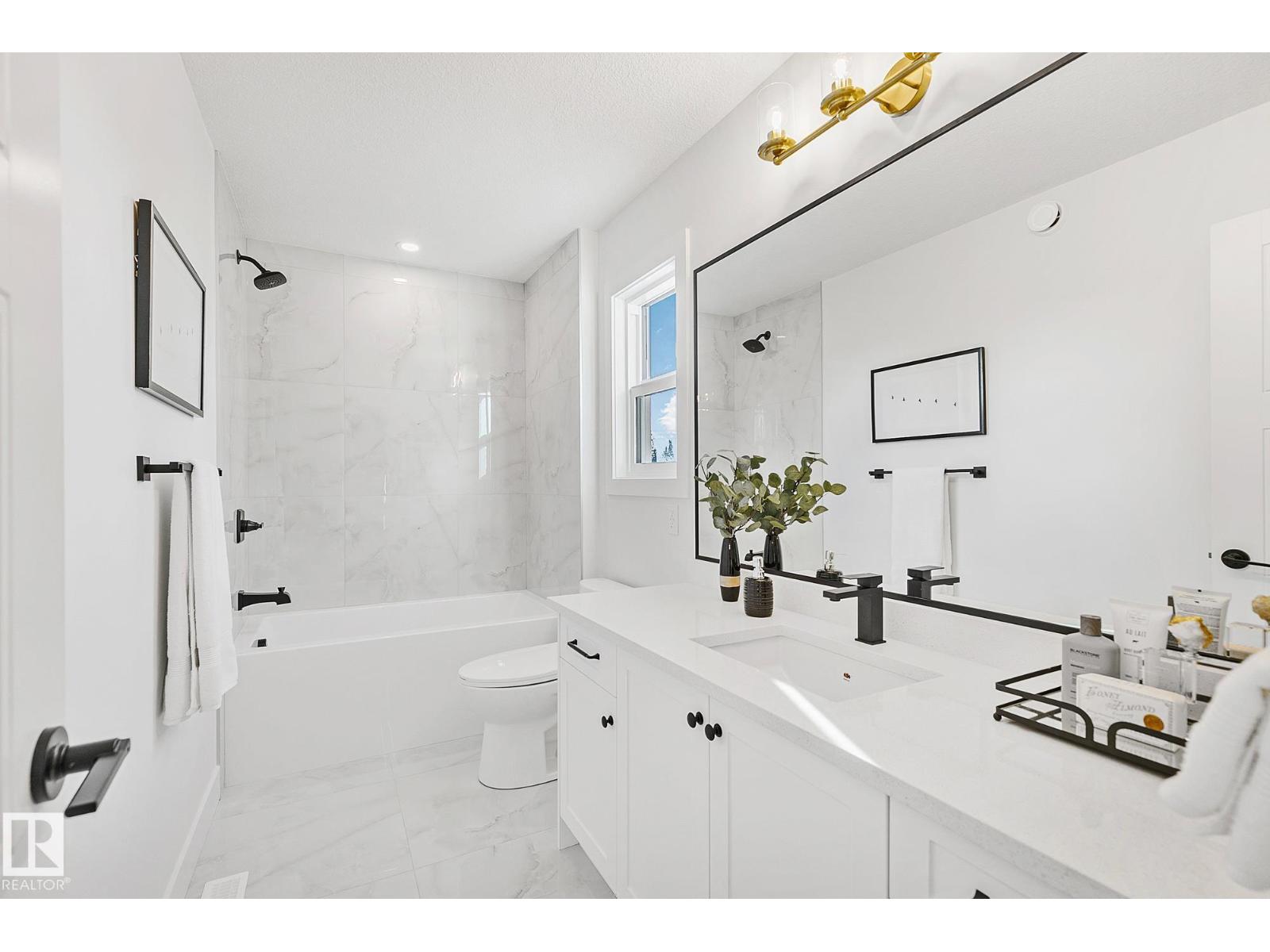 10404 70 ST NW, Edmonton