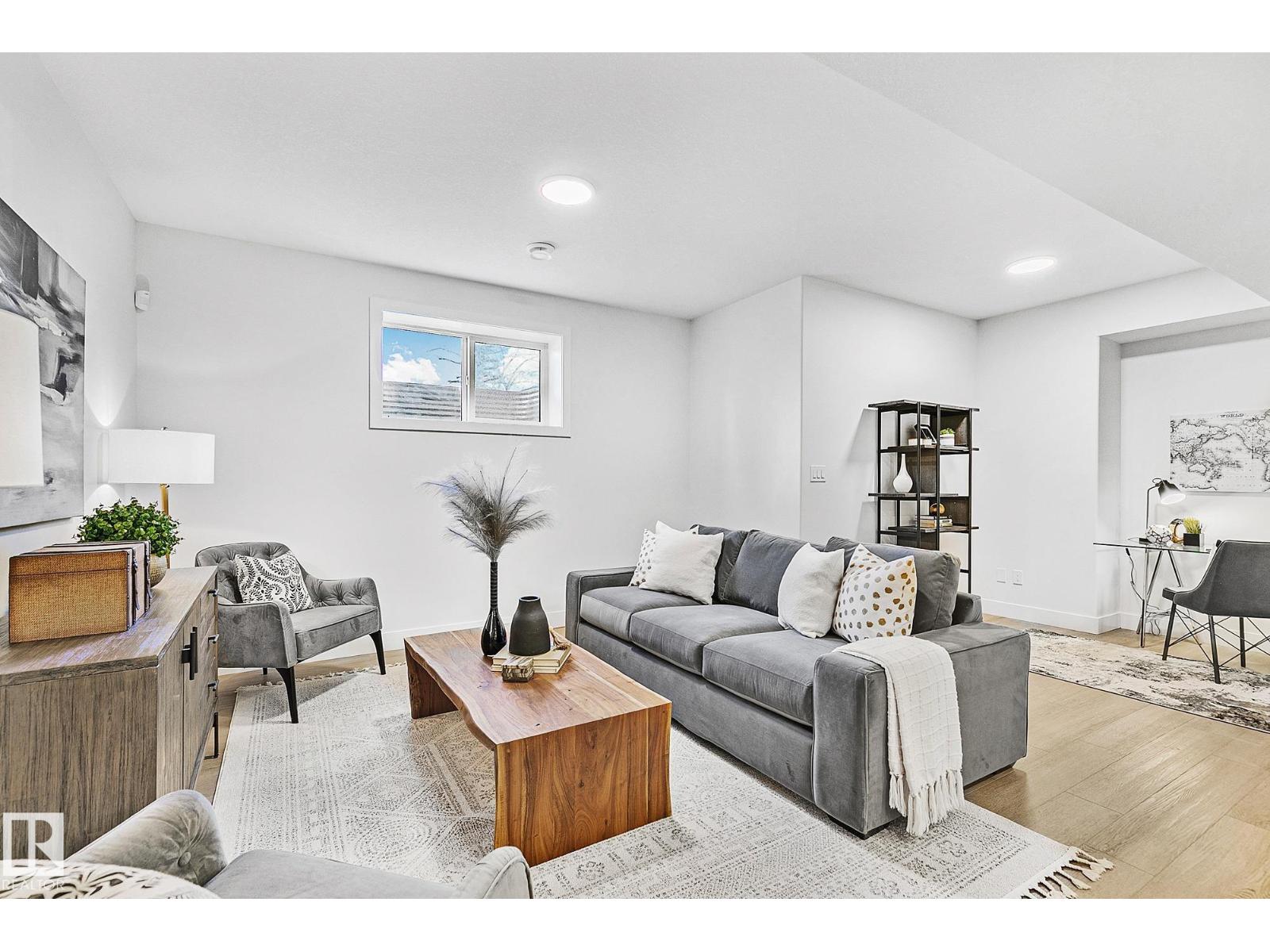 10404 70 ST NW, Edmonton