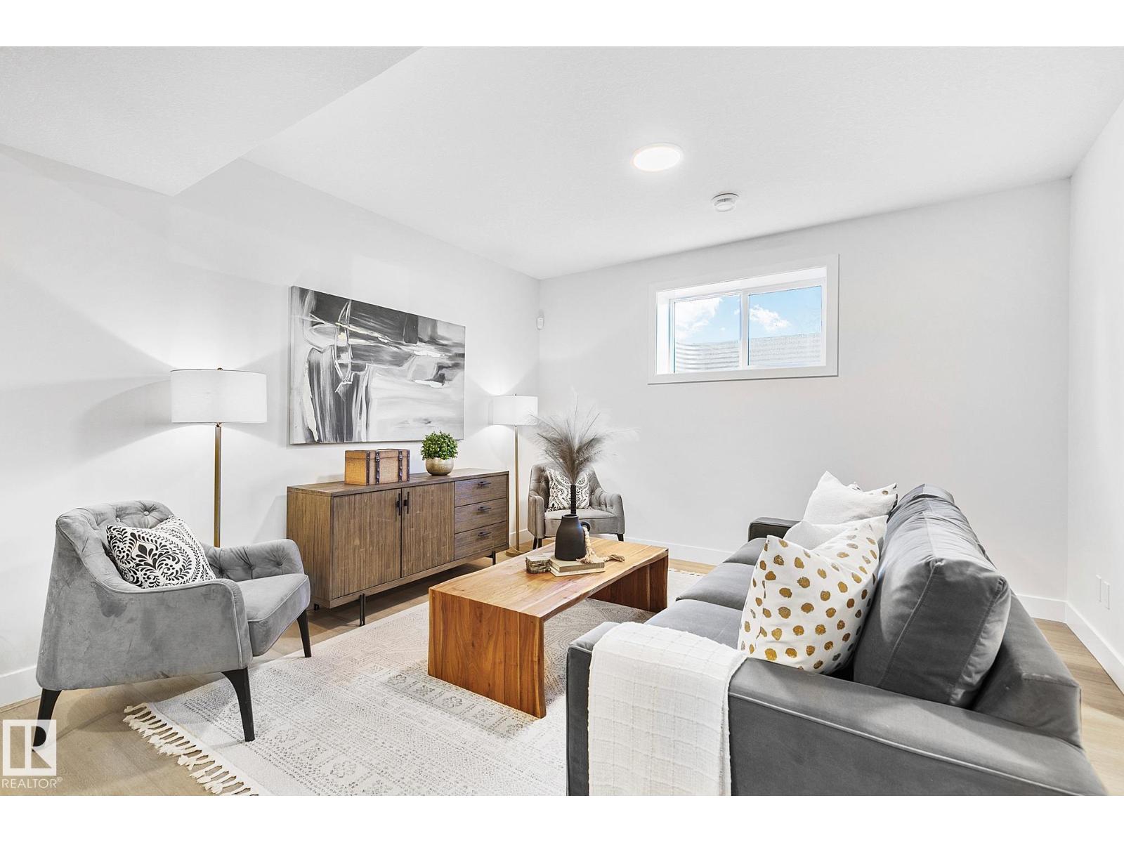 10404 70 ST NW, Edmonton