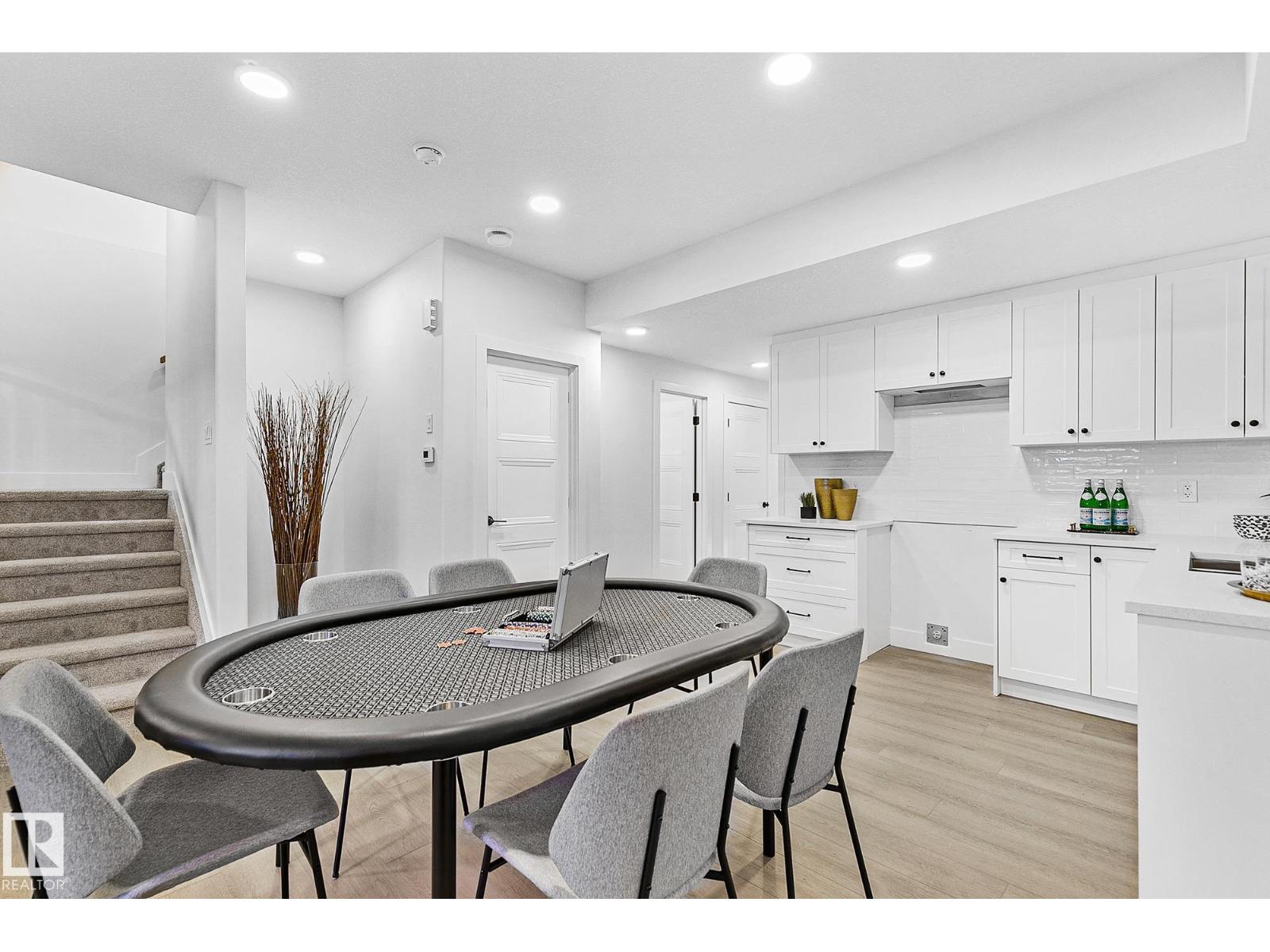 10404 70 ST NW, Edmonton