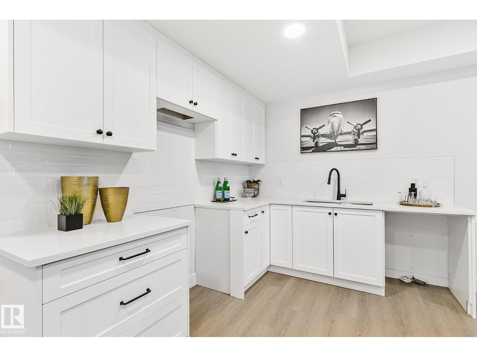 10404 70 ST NW, Edmonton