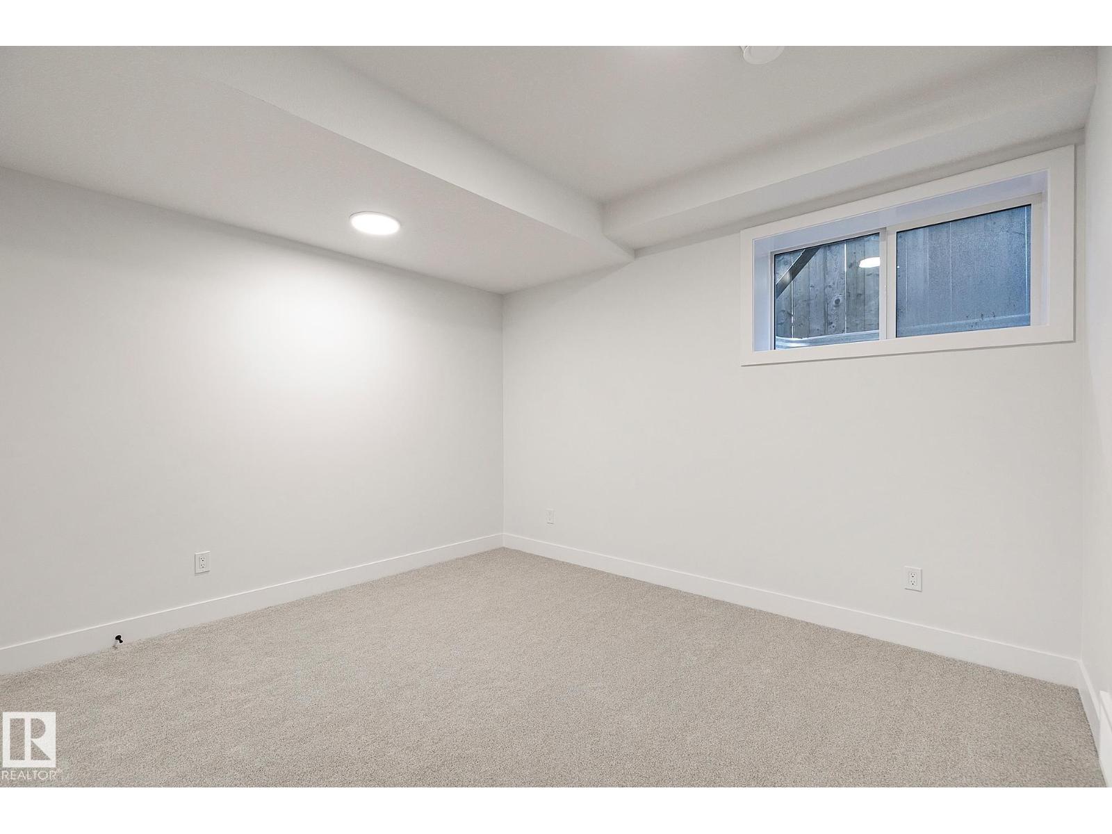 10404 70 ST NW, Edmonton