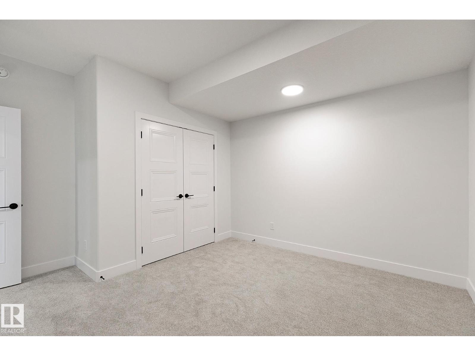 10404 70 ST NW, Edmonton