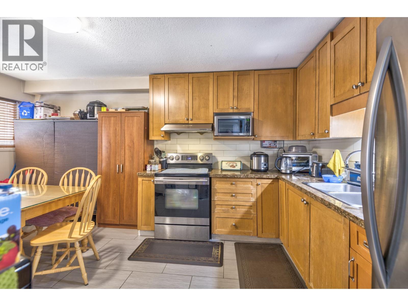 5842 WOODSWORTH STREET, Burnaby