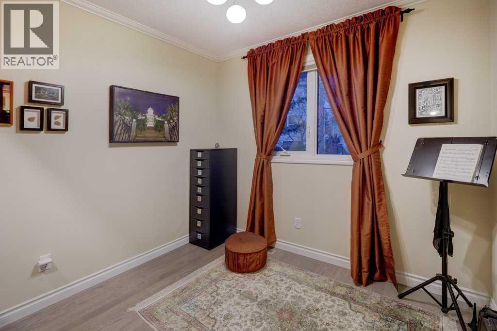 Single Family House 5 Level for Sale in  Hawkville Place NW Hawkwood Calgary 