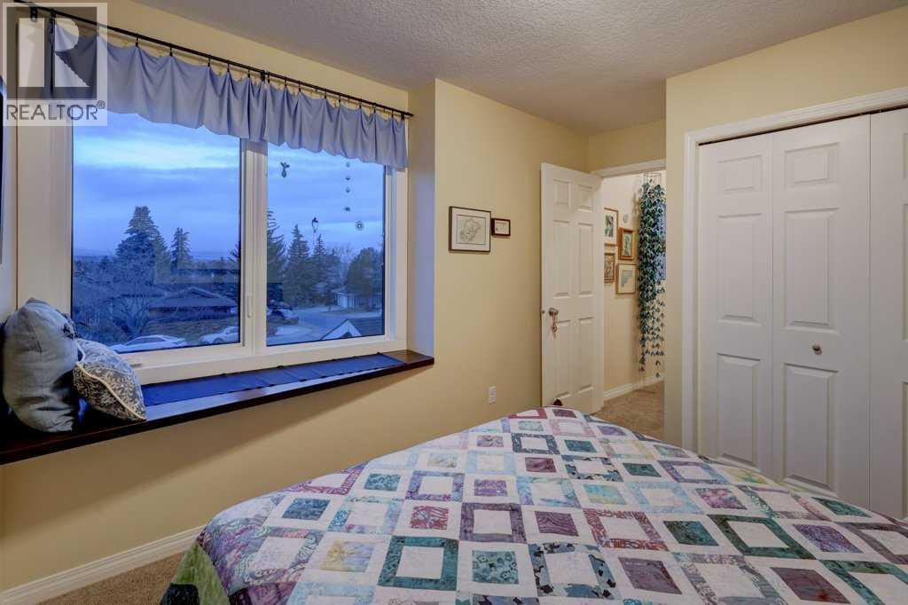 Single Family House 5 Level for Sale in  Hawkville Place NW Hawkwood Calgary 