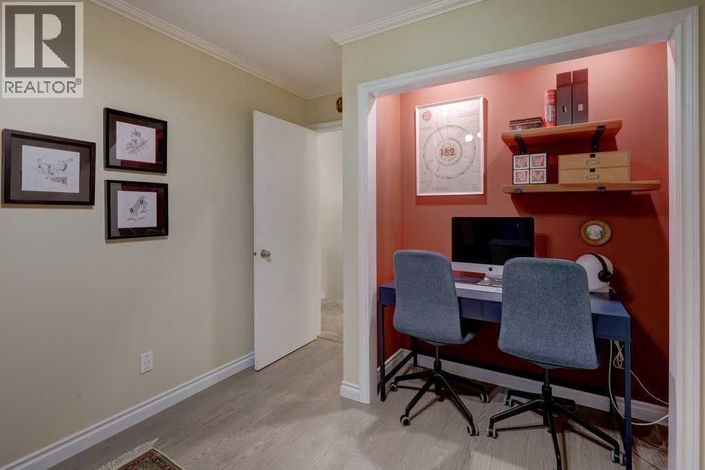 Single Family House 5 Level for Sale in  Hawkville Place NW Hawkwood Calgary 