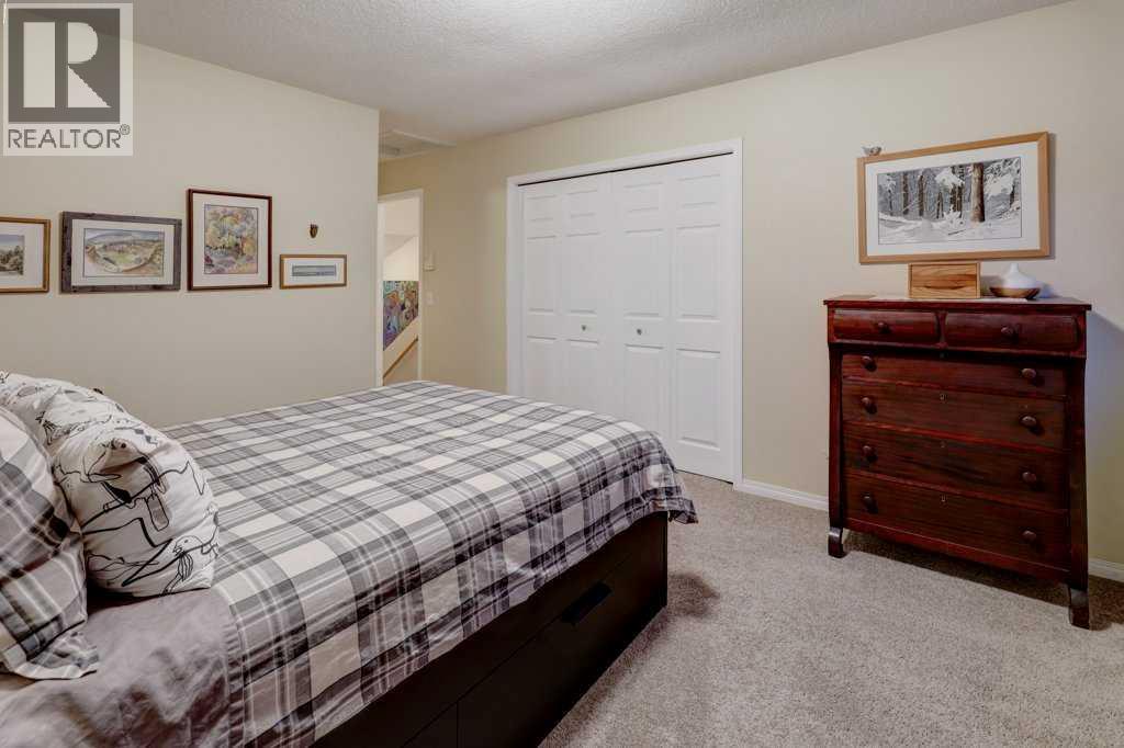 Single Family House 5 Level for Sale in  Hawkville Place NW Hawkwood Calgary 