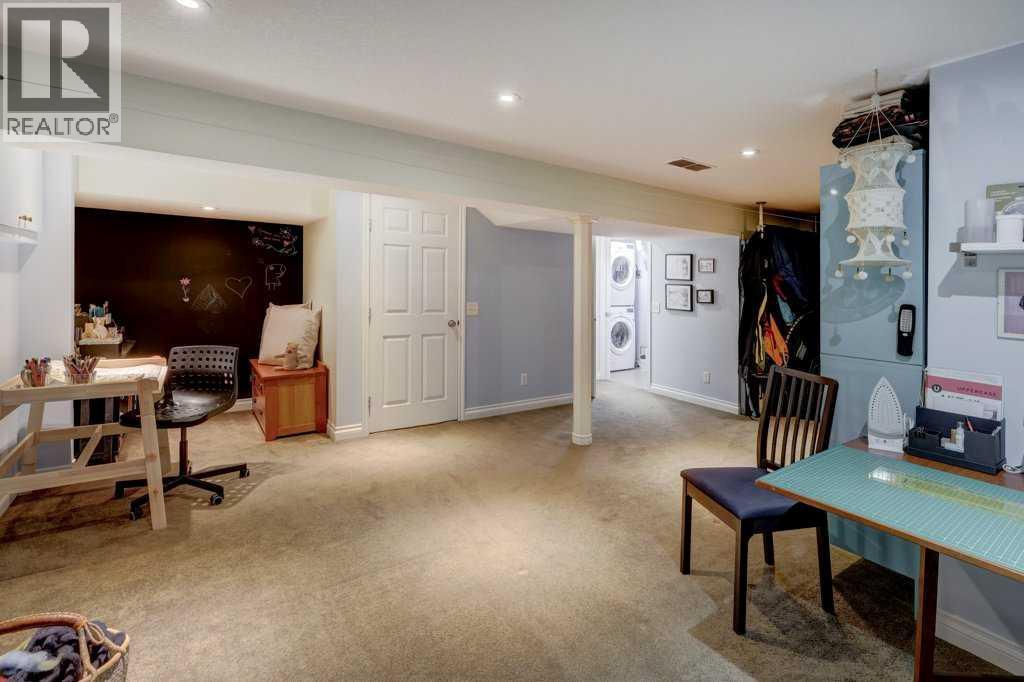 Single Family House 5 Level for Sale in  Hawkville Place NW Hawkwood Calgary 