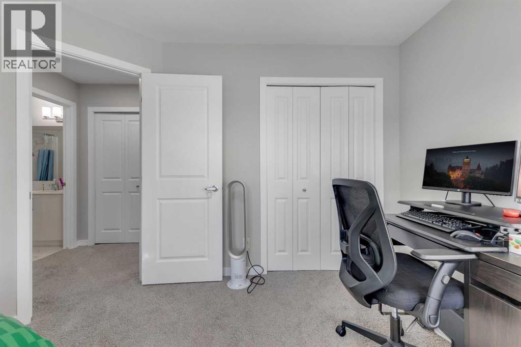 Single Family House for Sale in  Creekstone Circle SW Pine Creek Calgary 