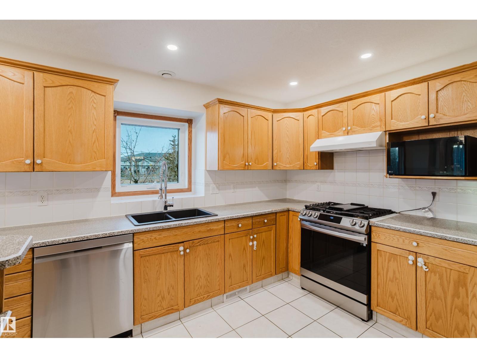 13054 158 AV NW, Edmonton