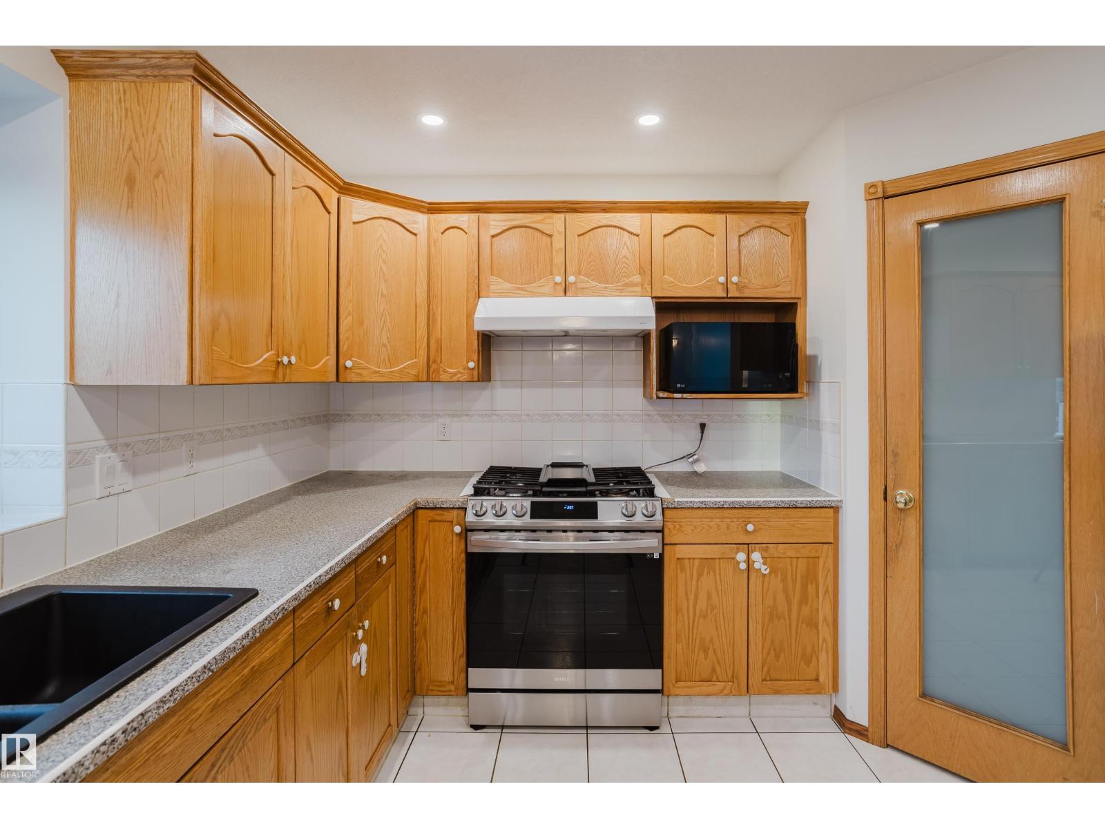 13054 158 AV NW, Edmonton