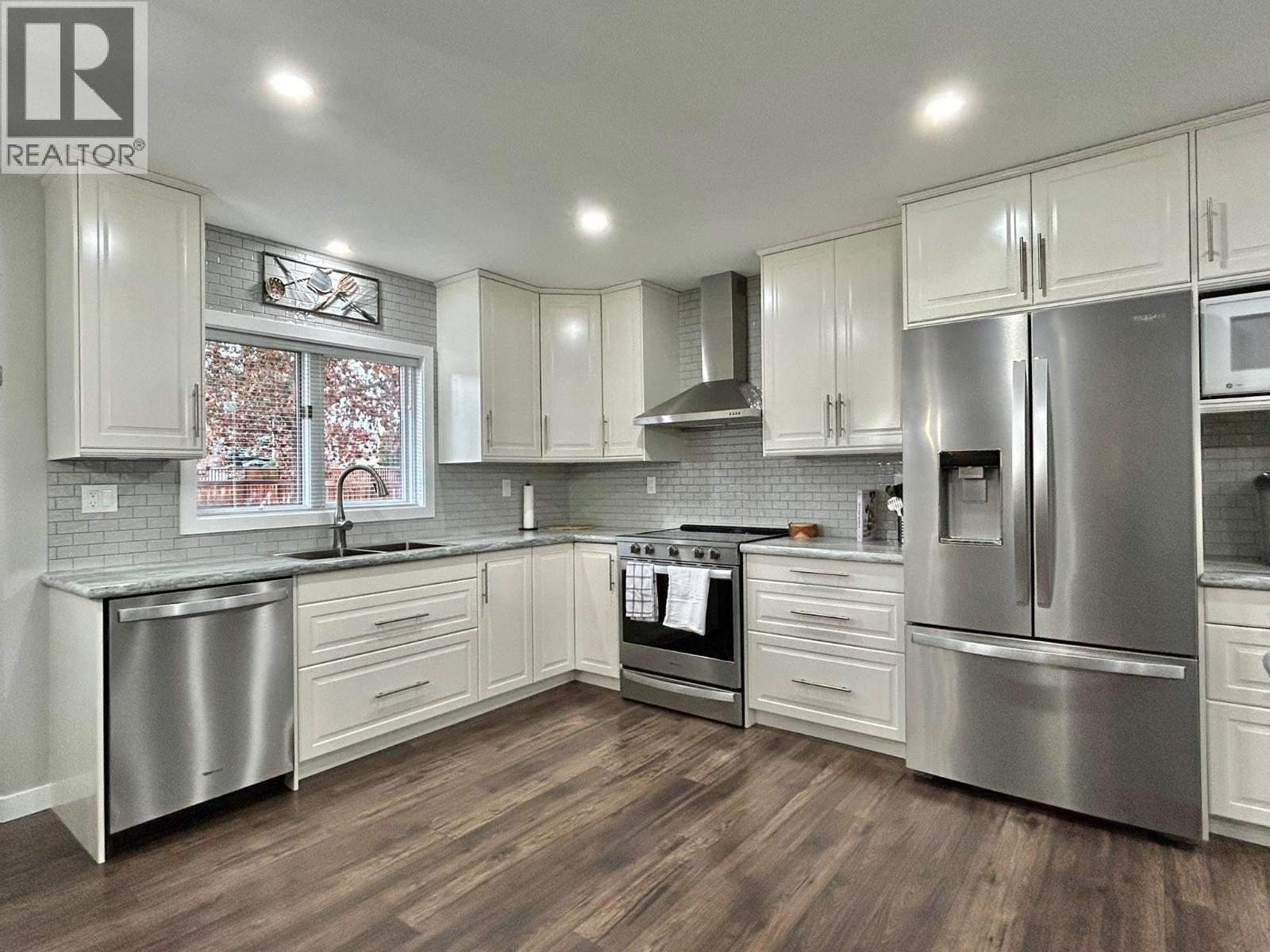 1884 COALSHUTE Road, Grand Forks