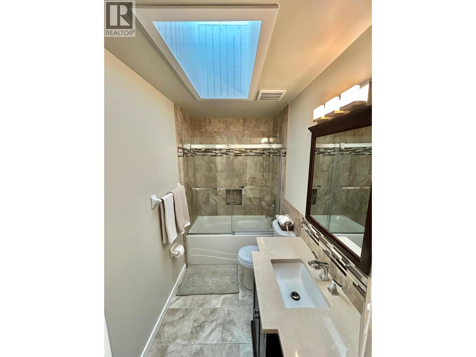 1884 COALSHUTE Road, Grand Forks