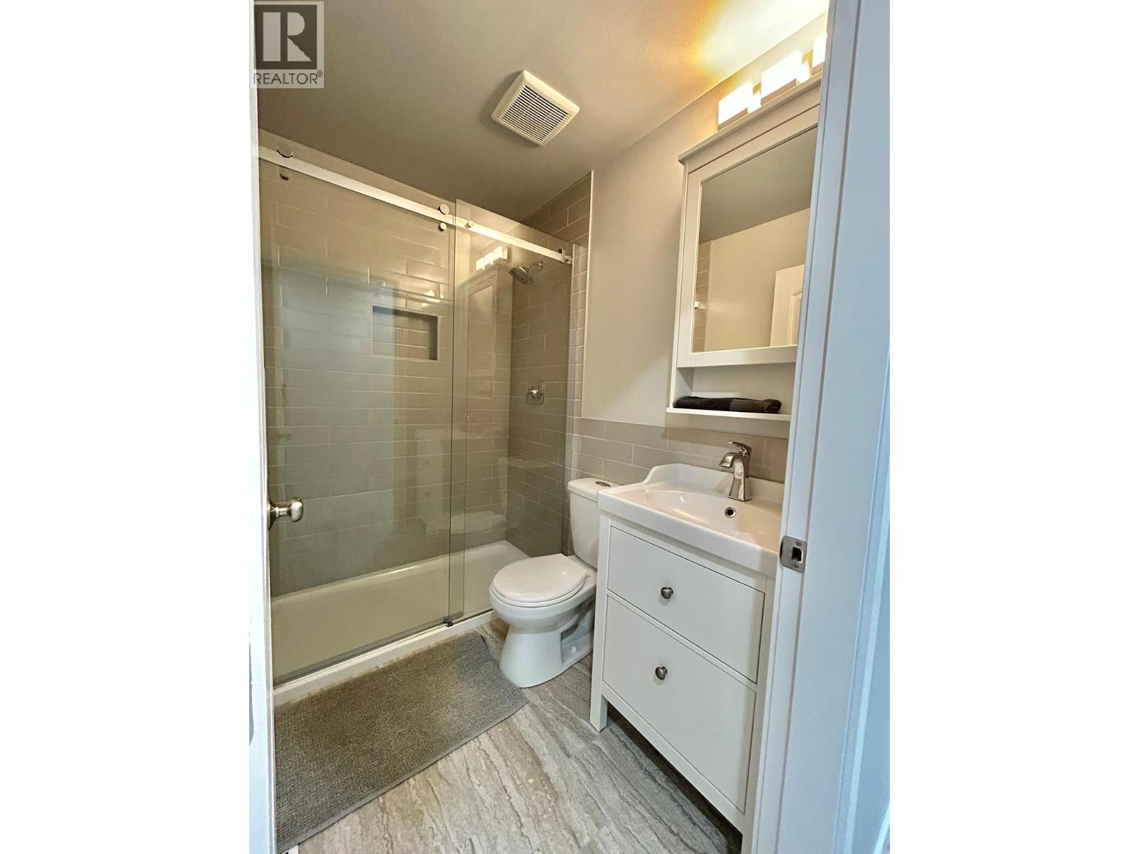 1884 COALSHUTE Road, Grand Forks