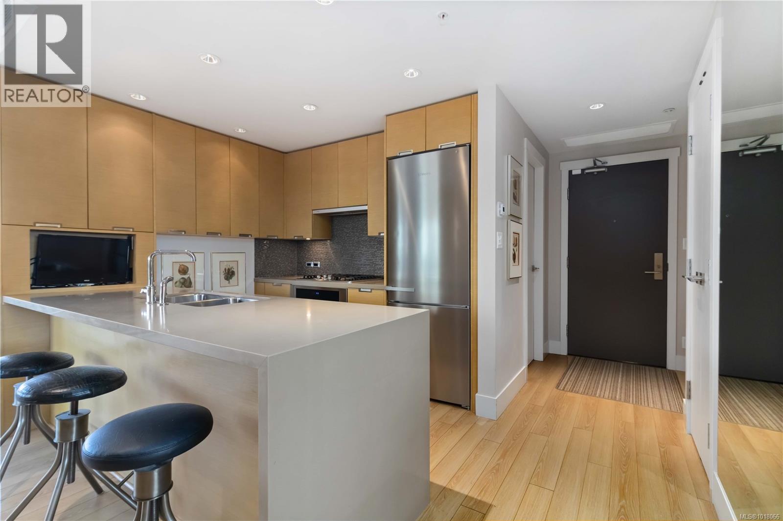 303 83 Saghalie Road, Victoria