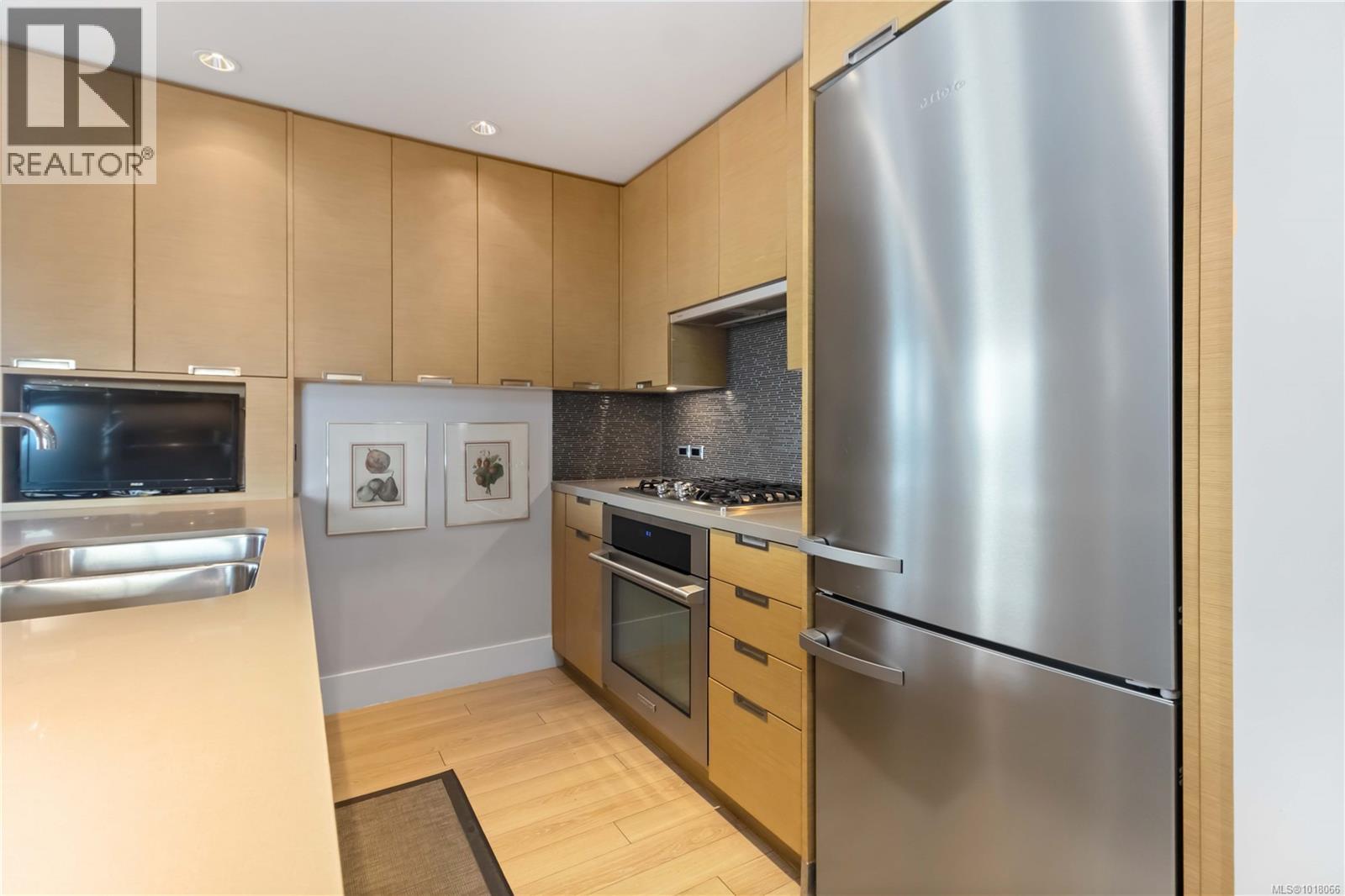 303 83 Saghalie Road, Victoria