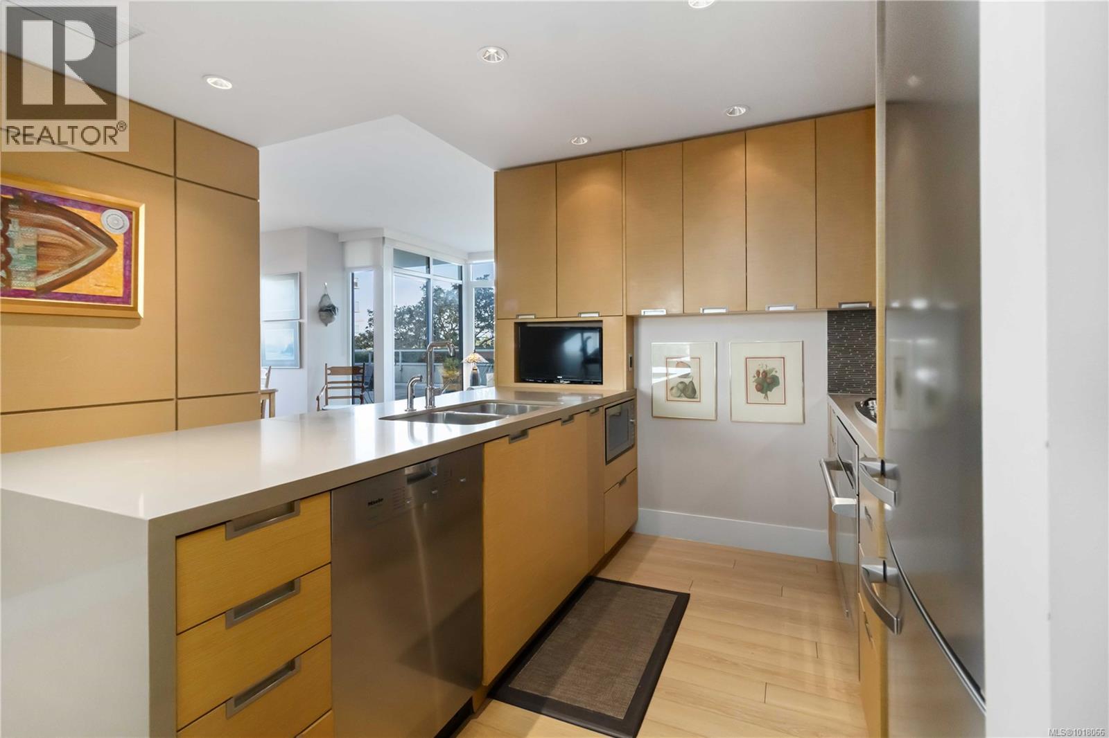 303 83 Saghalie Road, Victoria