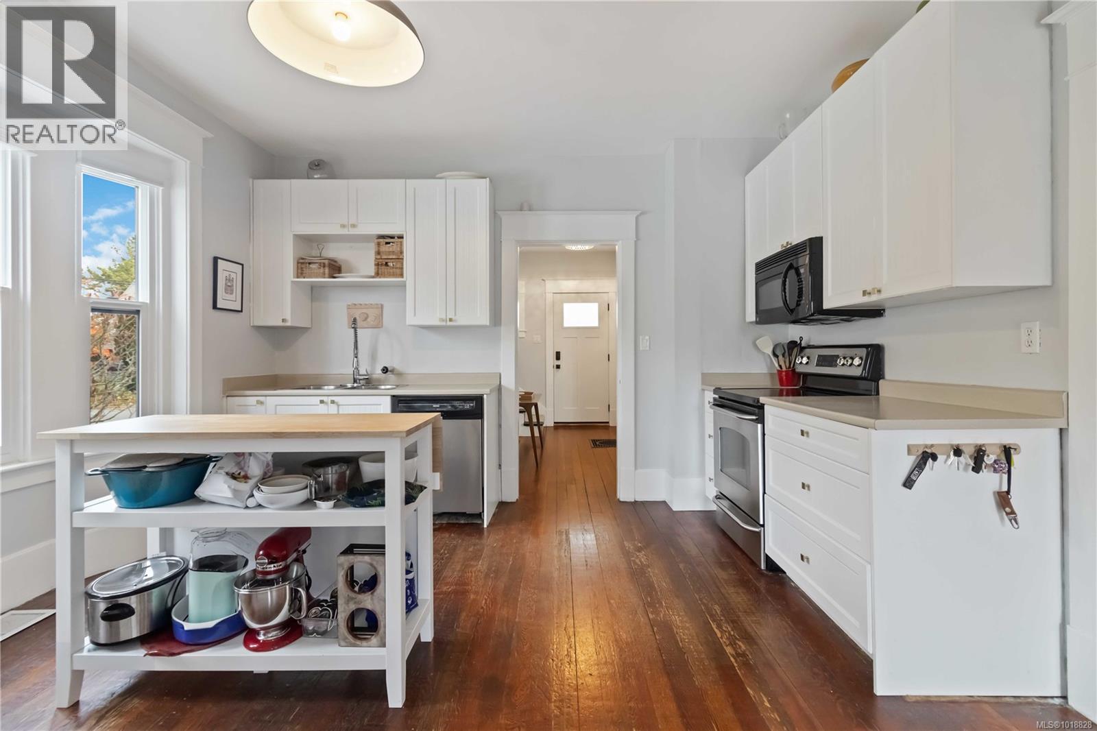  3354 Harriet Road, Saanich