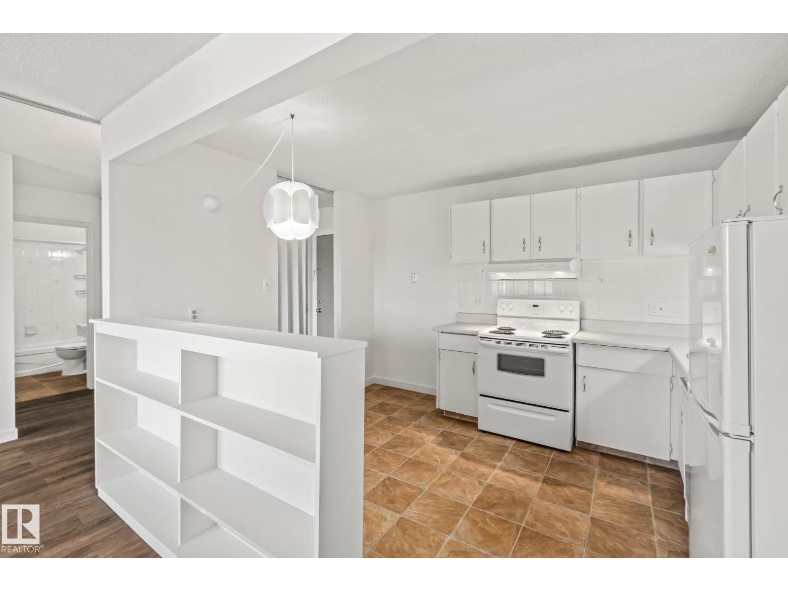 #425 8604 GATEWAY BV NW, Edmonton