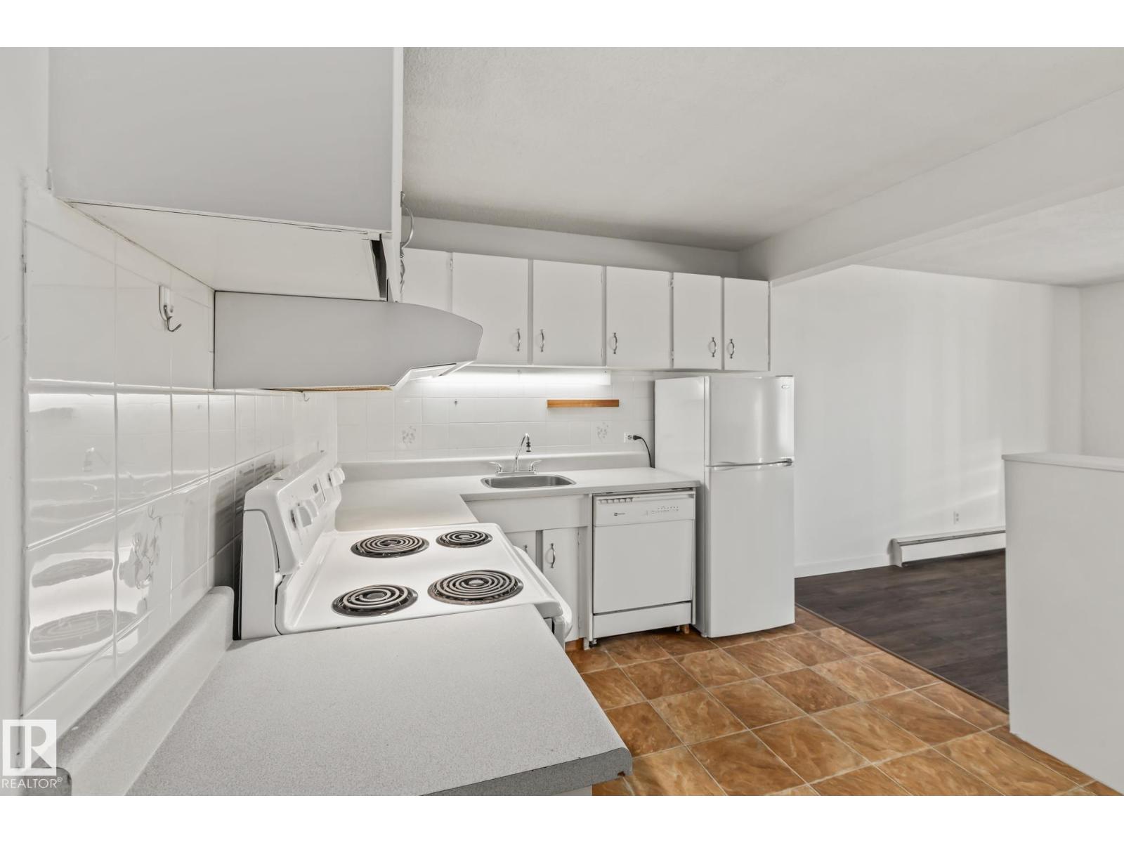 #425 8604 GATEWAY BV NW, Edmonton