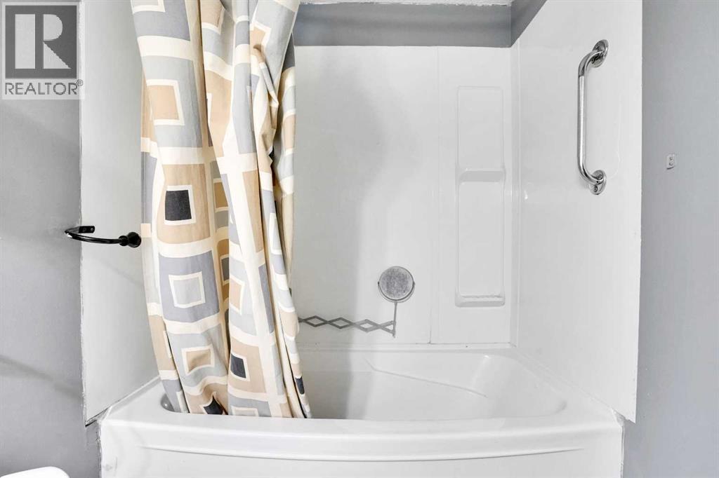 Single Family House Bi-level for Sale in  Pennsburg Way SE Penbrooke Meadows Calgary 