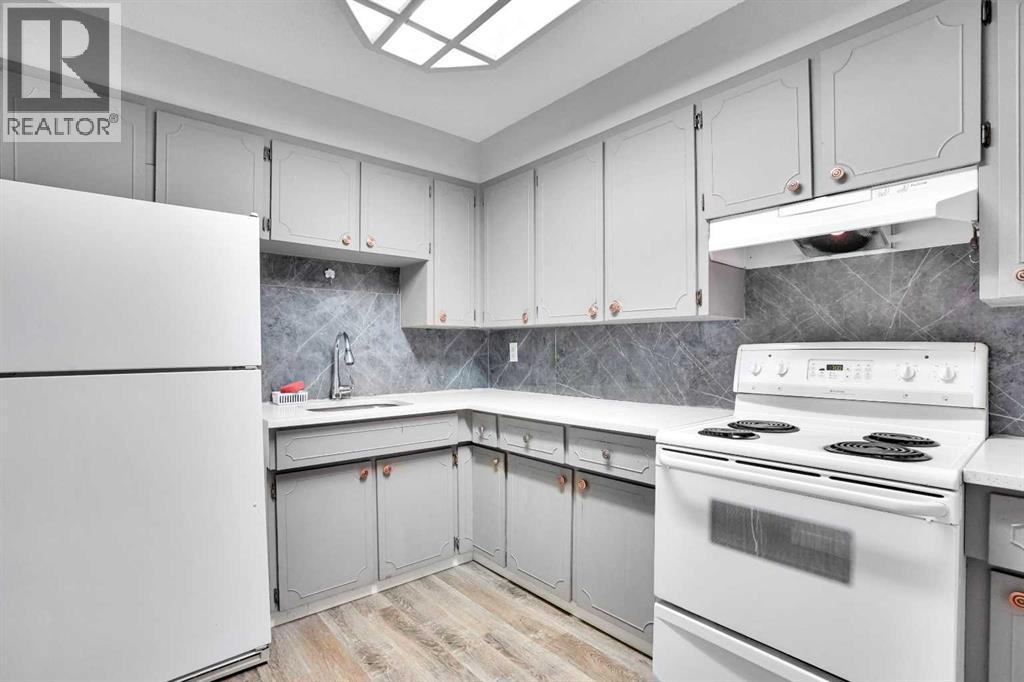 Single Family House Bi-level for Sale in  Pennsburg Way SE Penbrooke Meadows Calgary 