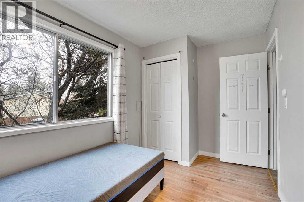 Single Family House Bi-level for Sale in  Pennsburg Way SE Penbrooke Meadows Calgary 