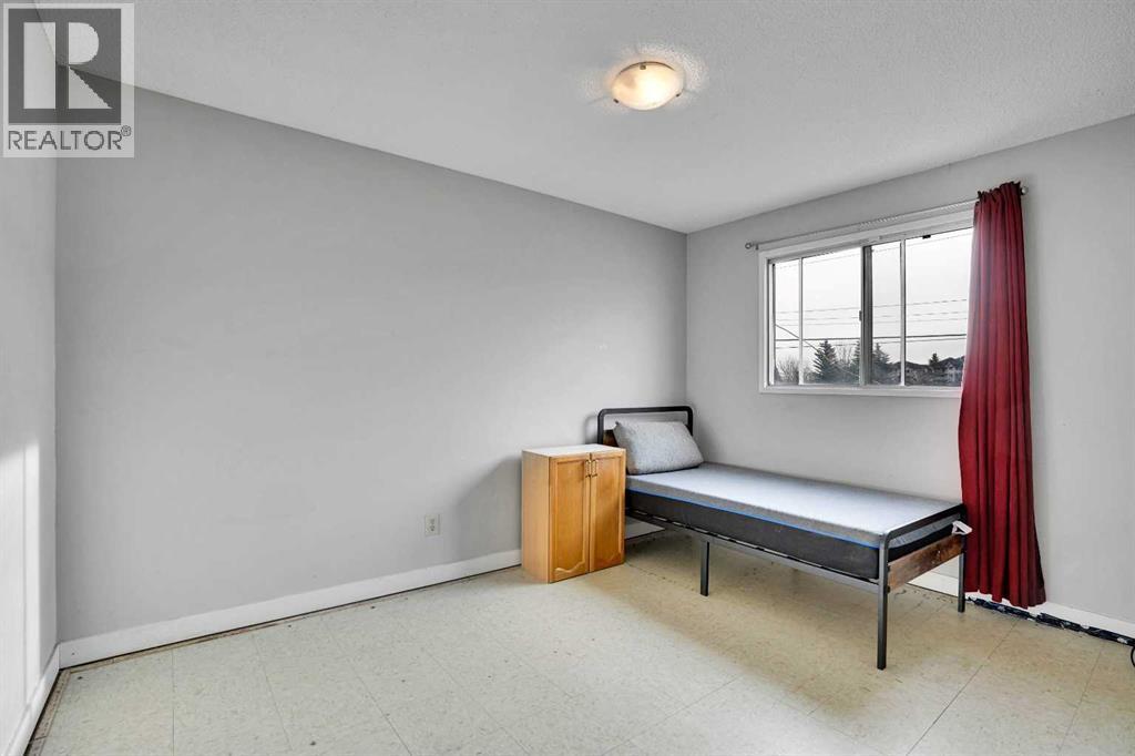 Single Family House Bi-level for Sale in  Pennsburg Way SE Penbrooke Meadows Calgary 