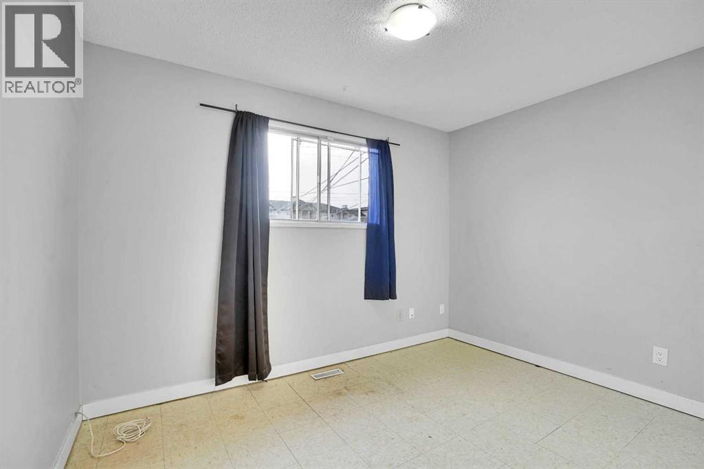 Single Family House Bi-level for Sale in  Pennsburg Way SE Penbrooke Meadows Calgary 