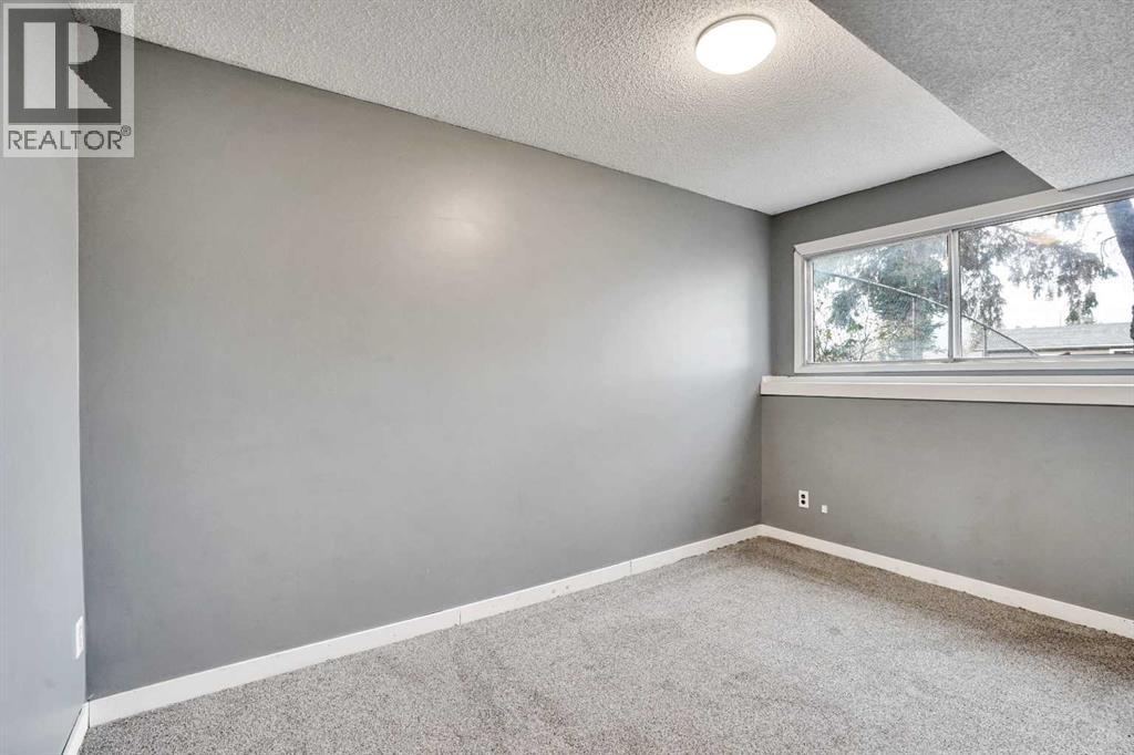 Single Family House Bi-level for Sale in  Pennsburg Way SE Penbrooke Meadows Calgary 