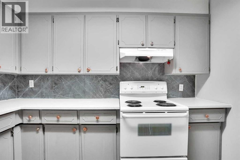 Single Family House Bi-level for Sale in  Pennsburg Way SE Penbrooke Meadows Calgary 