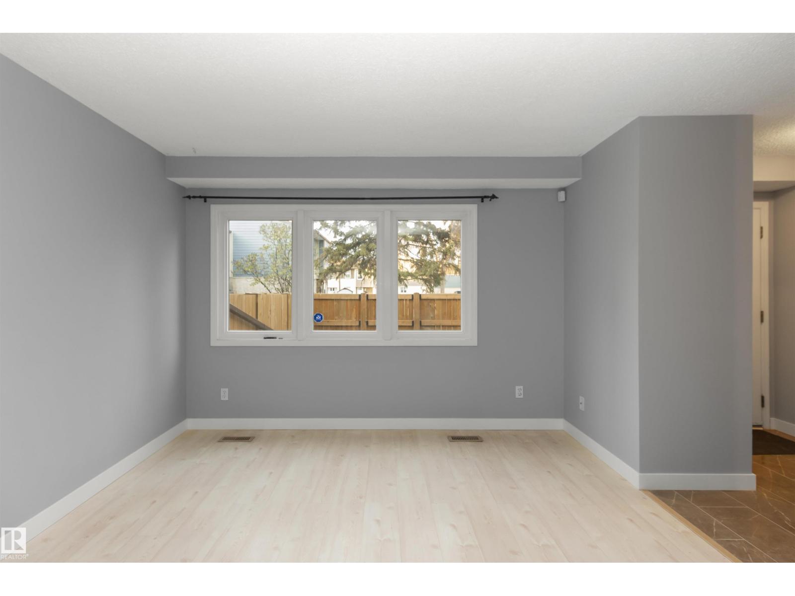 18 WILLOWDALE PL NW, Edmonton