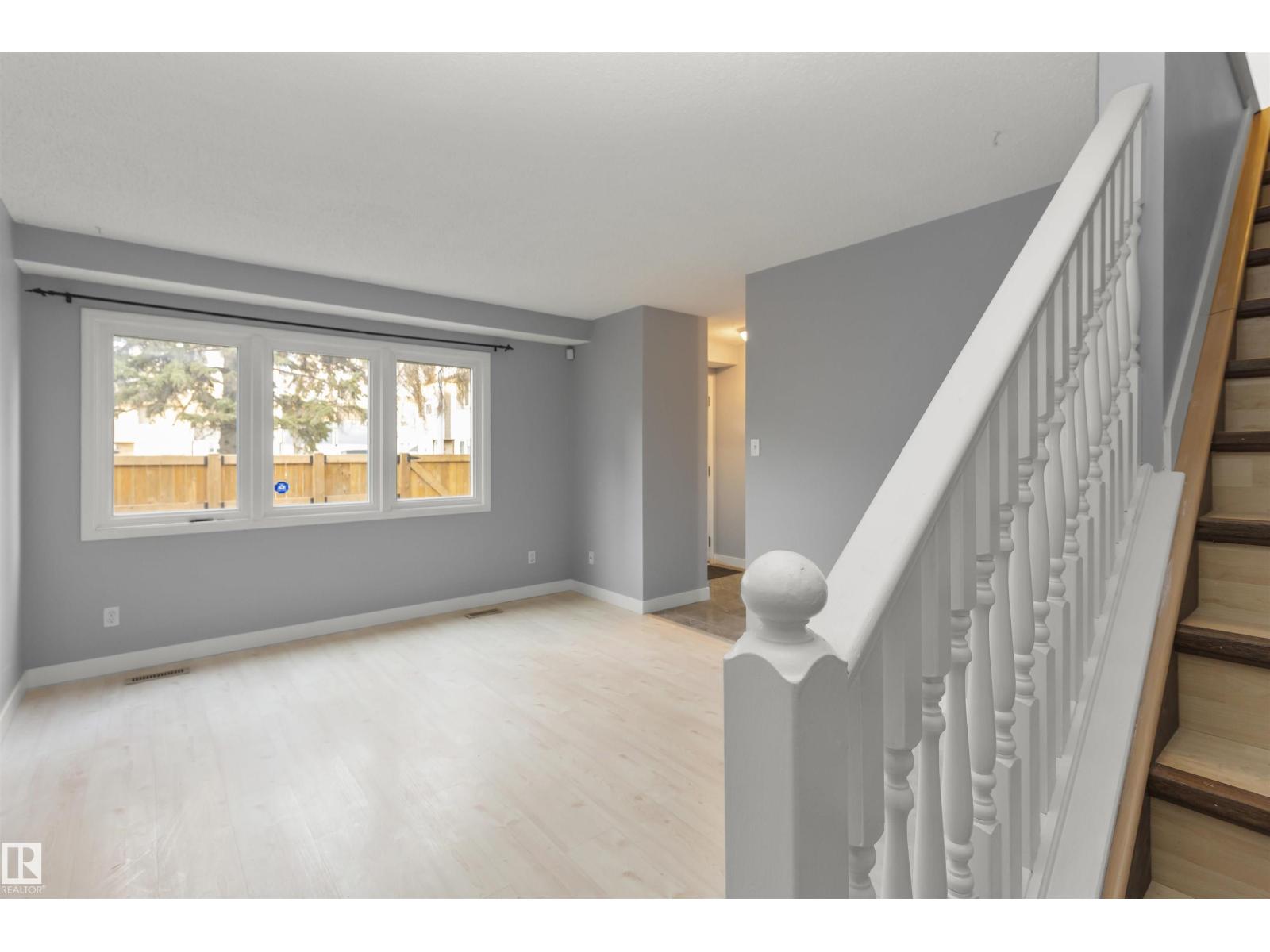 18 WILLOWDALE PL NW, Edmonton