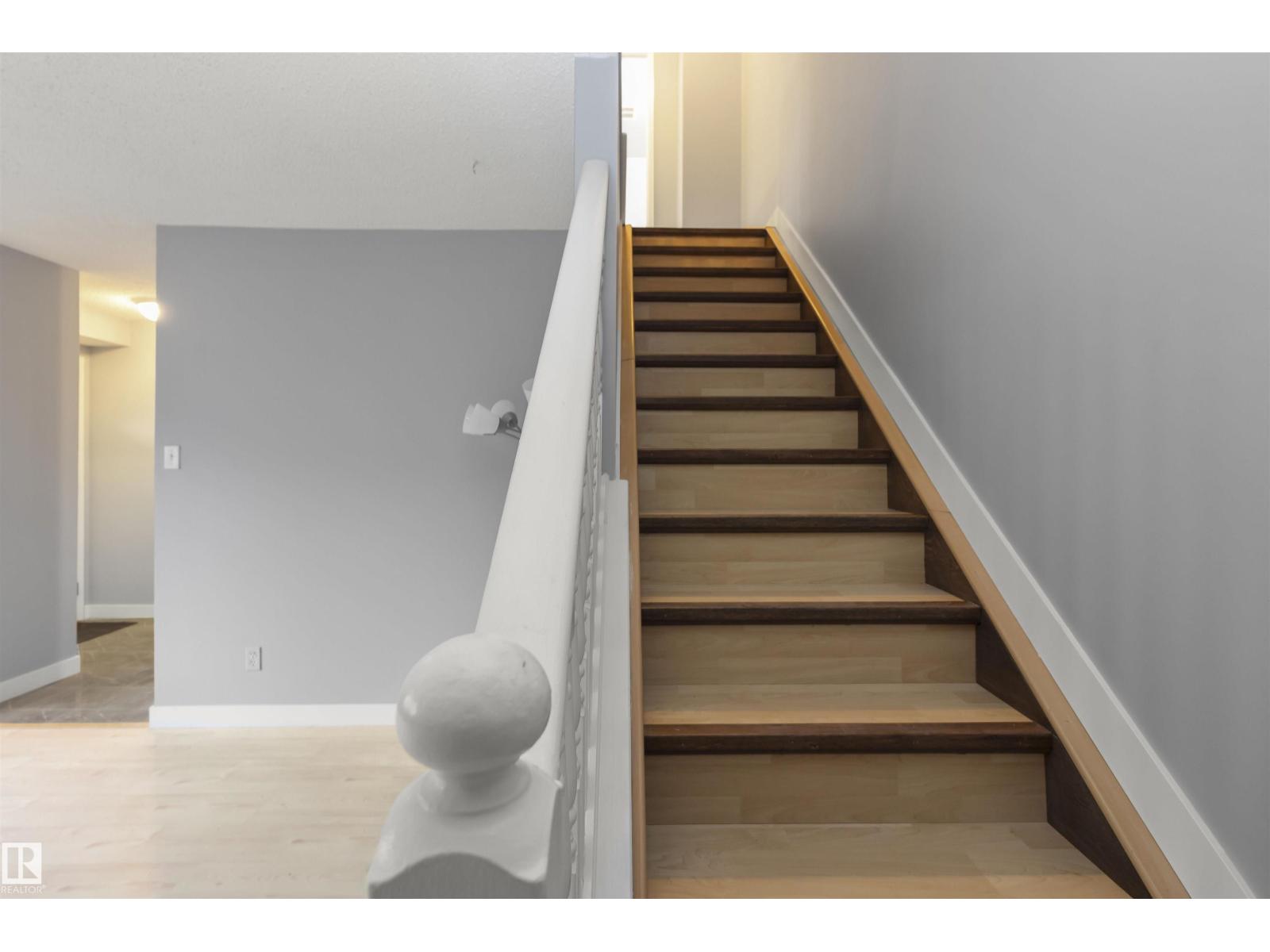 18 WILLOWDALE PL NW, Edmonton