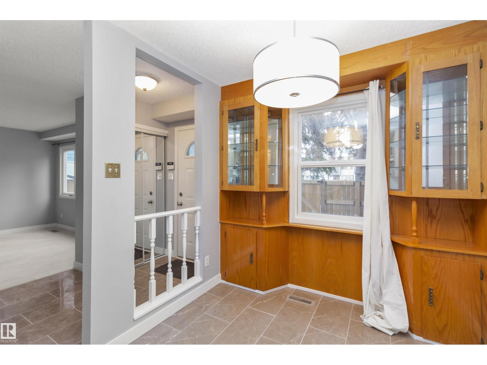 18 WILLOWDALE PL NW, Edmonton