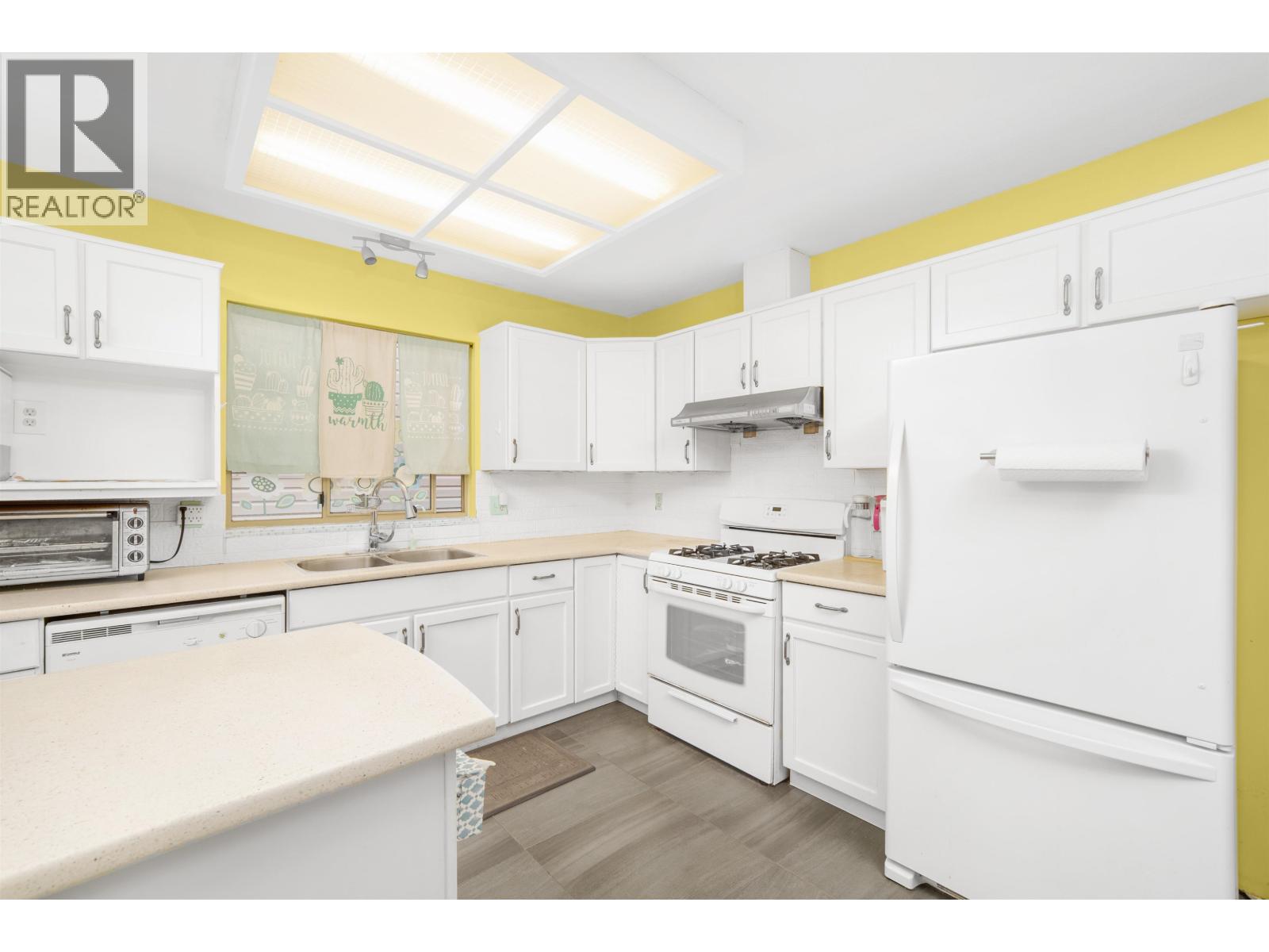 1931 WESTVIEW DRIVE, North Vancouver